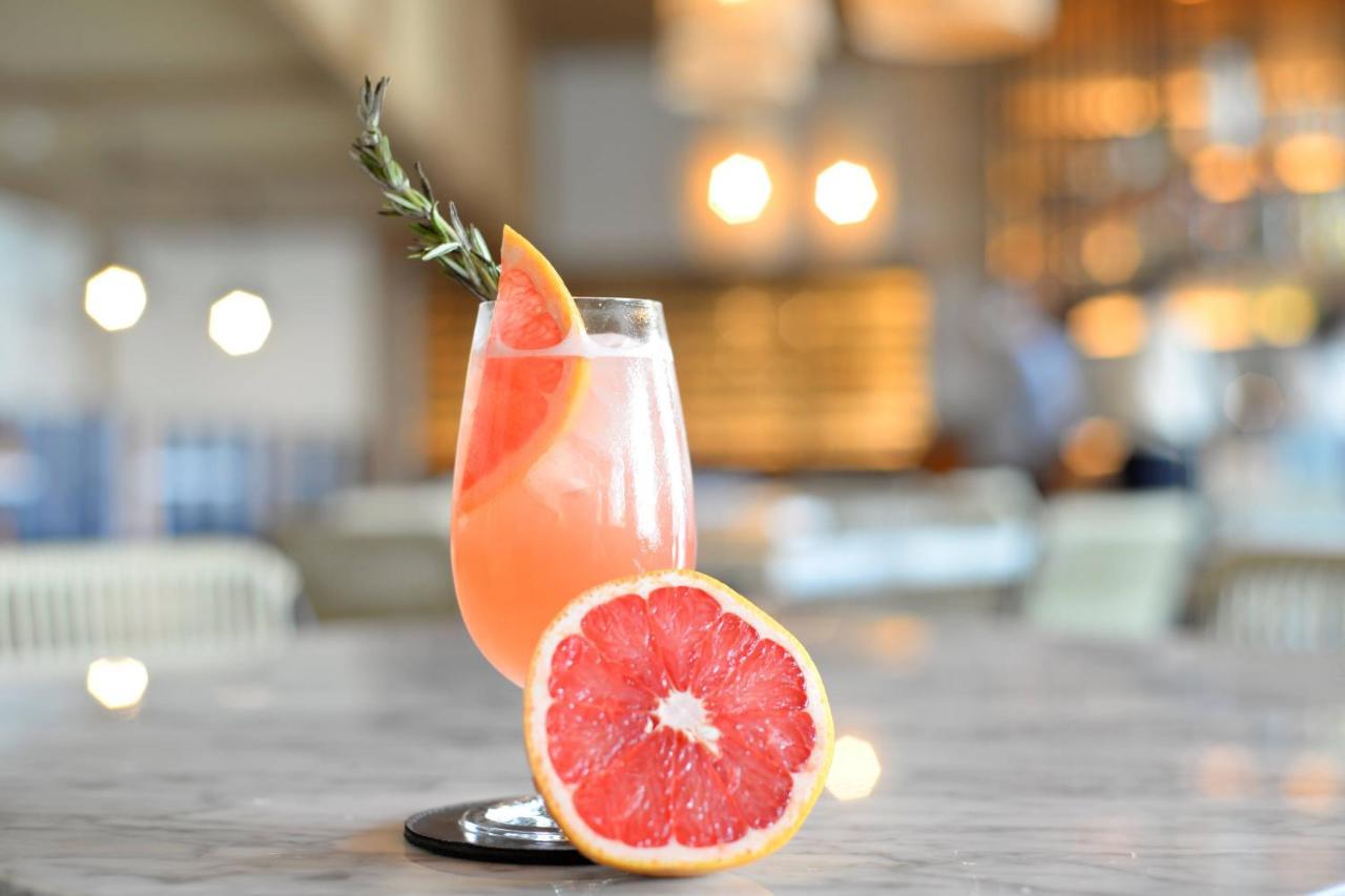 Renaissance Cancun Resort & Marina Екстер'єр фото A Paloma cocktail