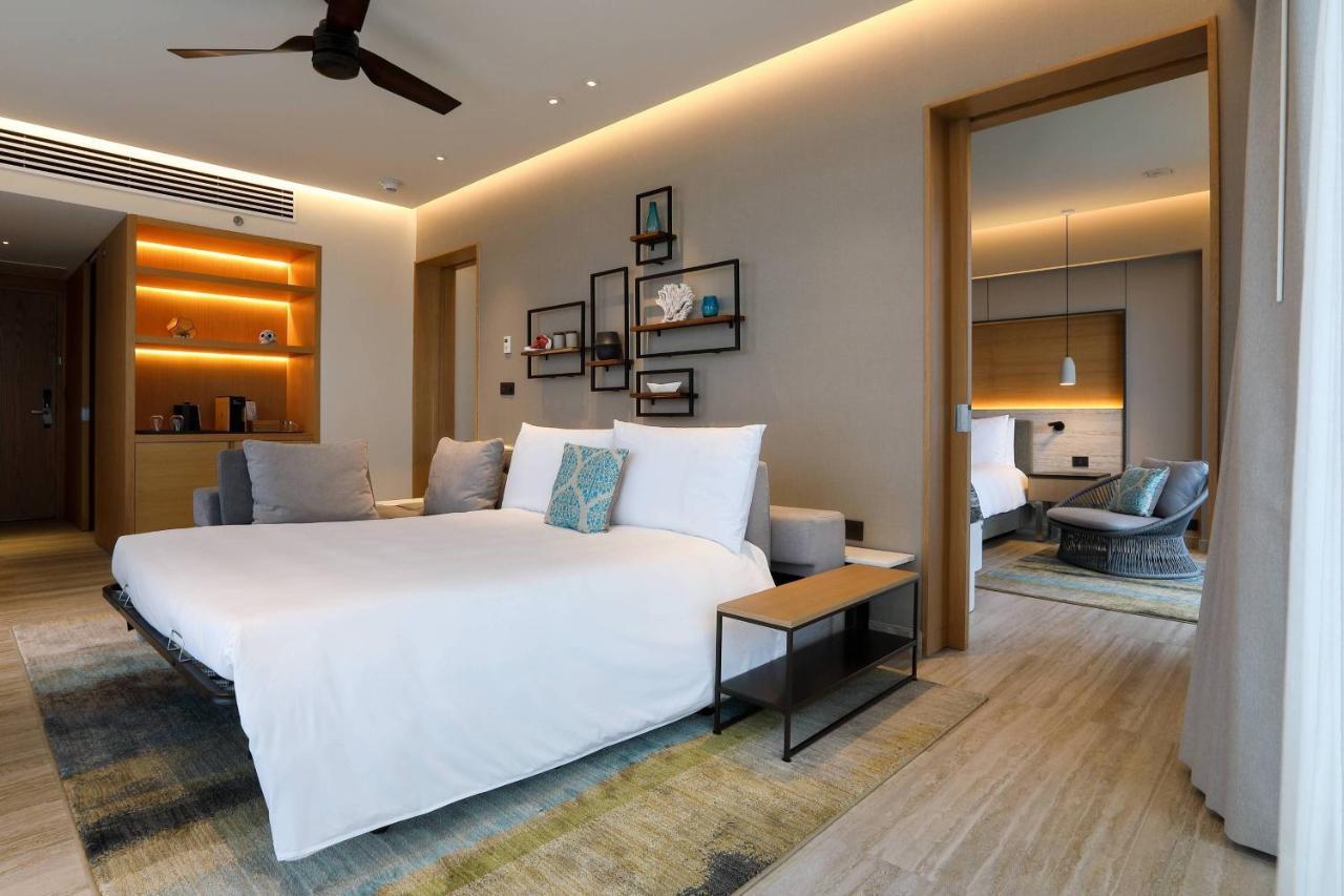 Renaissance Cancun Resort & Marina Екстер'єр фото A bedroom at the hotel
