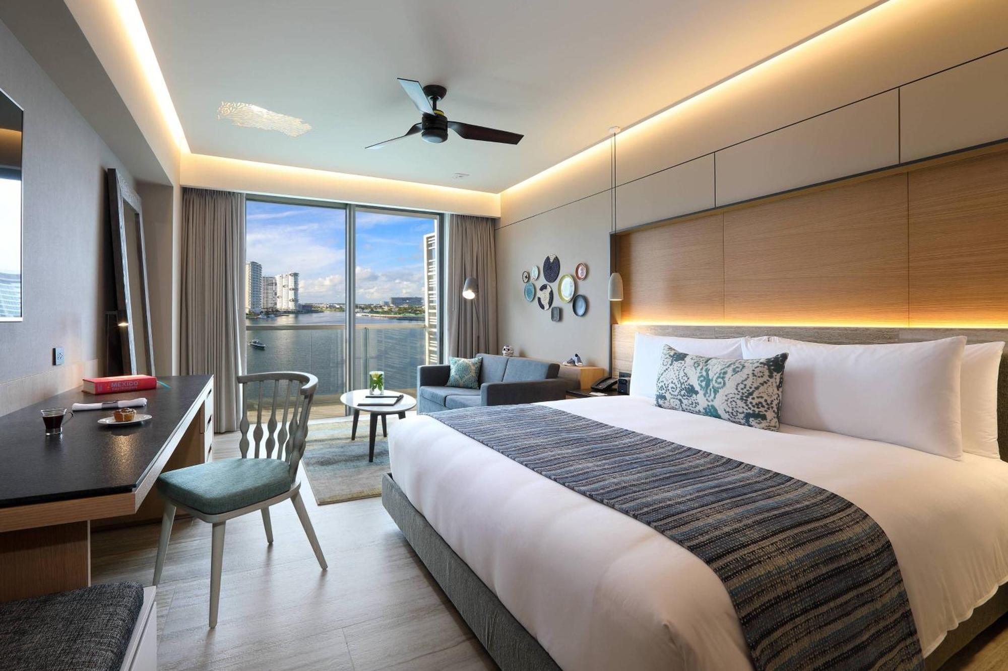 Renaissance Cancun Resort & Marina Екстер'єр фото Deluxe Room